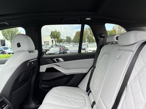 Used 2026 BMW X5 sDrive40i w/ M Sport Package image 33