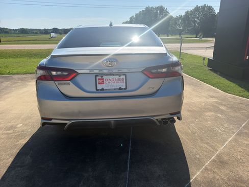 Used 2023 Toyota Camry SE FWD image 5