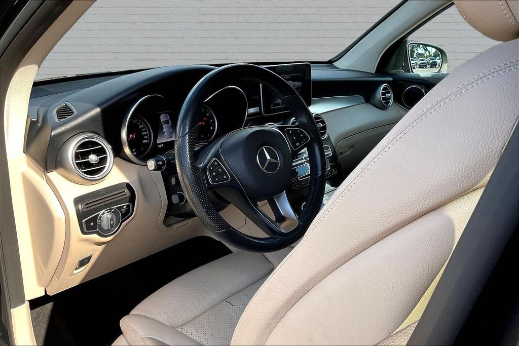 Used 2019 Mercedes-Benz GLC 300 w/ Premium Package image 14