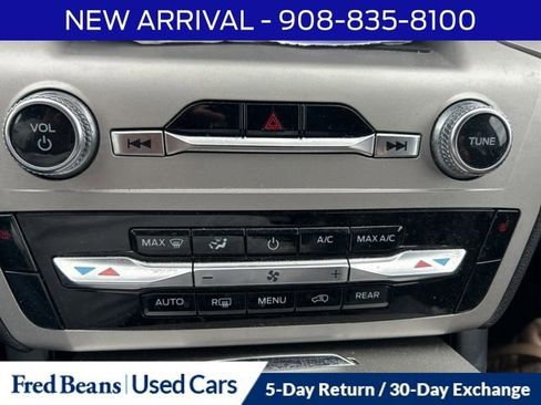 Used 2023 Ford Explorer XLT AWD/4WD image 13