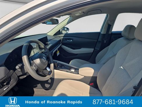 Used 2025 Honda Accord LX image 10