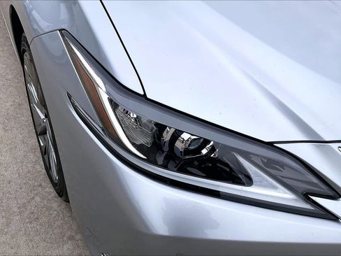 Used 2024 Lexus ES 350 w/ Technology Package image 26