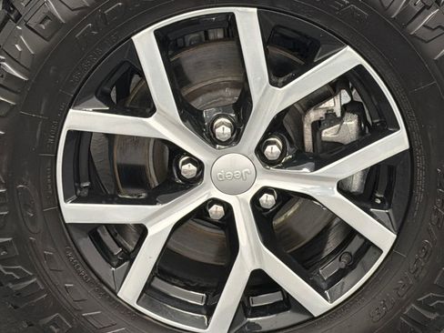 Used 2023 Jeep Grand Cherokee L Limited w/ Luxury Tech Group II image 5