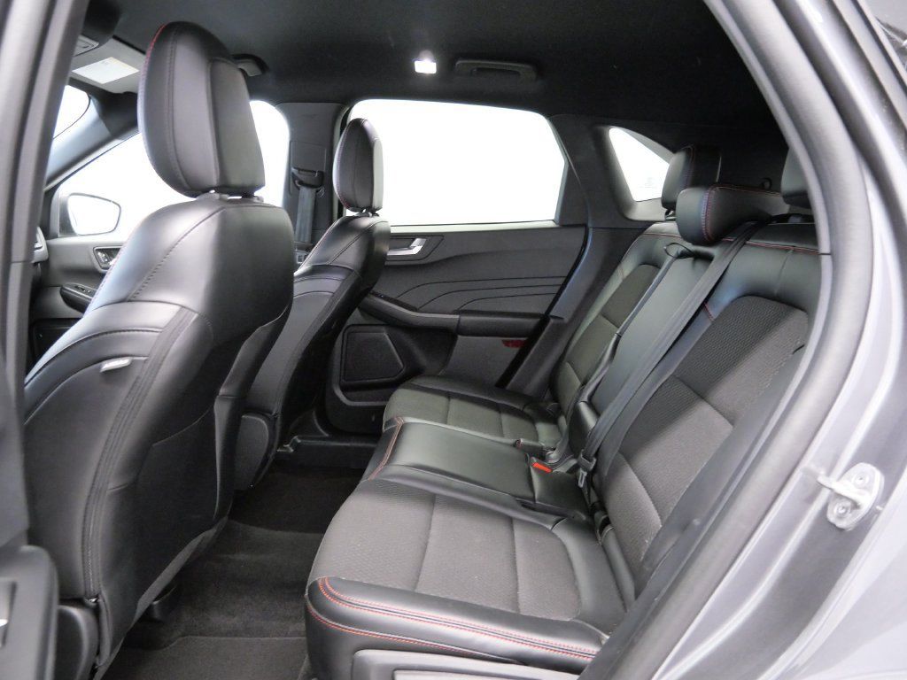 Used 2025 Ford Escape ST-Line AWD/4WD image 11