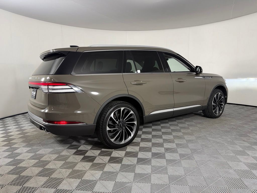 Used 2025 Lincoln Aviator Reserve w/ Equipment Group 201A AWD/4WD image 5