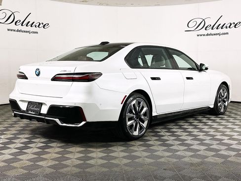Used 2023 BMW i7 xDrive60 w/ Executive Package 2 AWD/4WD image 6
