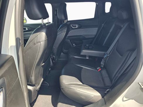 Used 2024 Jeep Compass Latitude AWD/4WD image 30