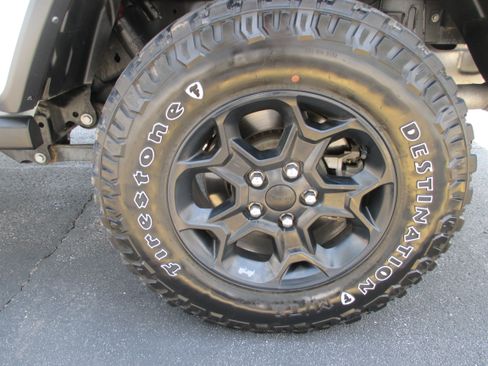 Used 2023 Jeep Gladiator Sport AWD/4WD image 9