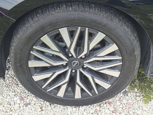 Used 2025 Nissan Altima 2.5 SV FWD image 31