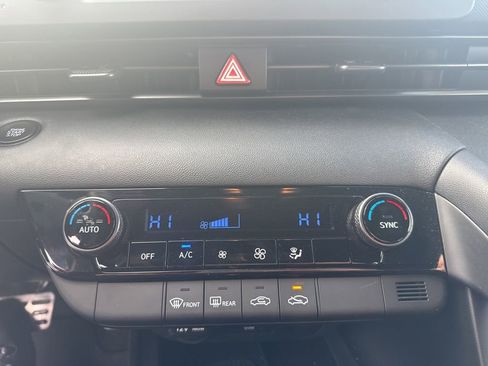 Certified 2025 Hyundai Elantra Sport image 23