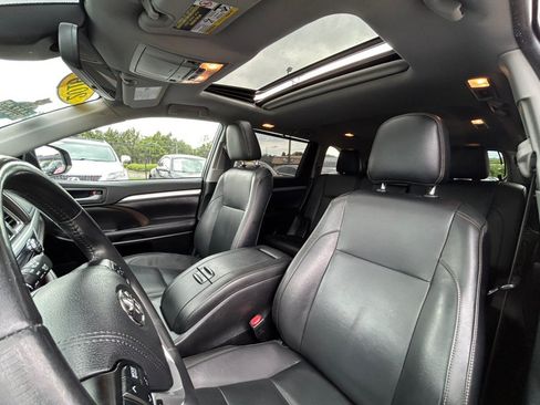 Used 2019 Toyota Highlander XLE AWD/4WD image 9
