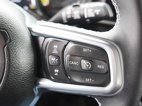 Used 2025 Jeep Wrangler Unlimited Sahara w/ Safety Group image 32