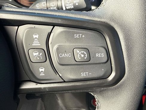 Used 2025 Jeep Wrangler Unlimited Rubicon image 26