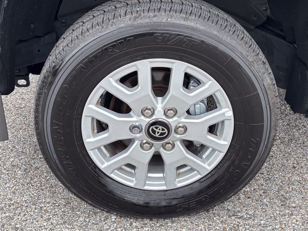 Certified 2025 Toyota Tacoma SR5 AWD/4WD image 46