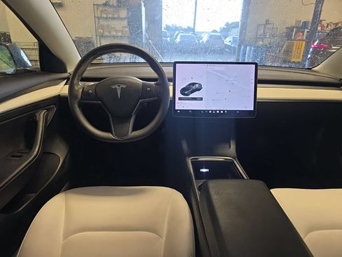 Used 2022 Tesla Model 3 Long Range AWD/4WD image 4