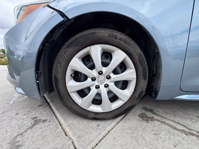 Used 2020 Toyota Corolla LE FWD image 32