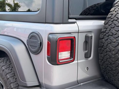 Used 2019 Jeep Wrangler Sport AWD/4WD image 14