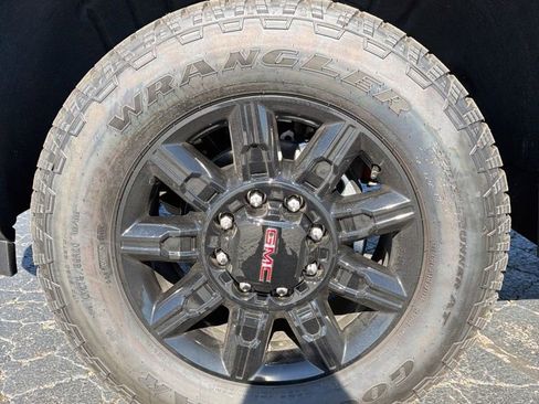 New 2026 GMC Sierra 2500 AT4 image 9
