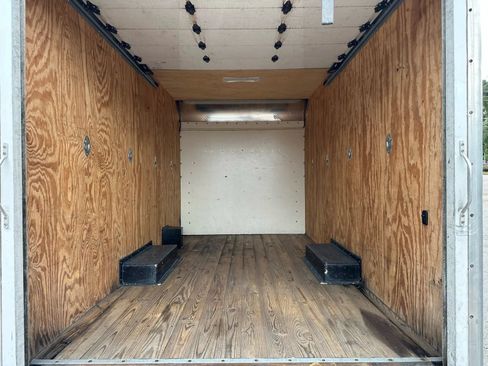 Used 2018 Chevrolet Express 3500 w/ Driver Convenience Package RWD image 5