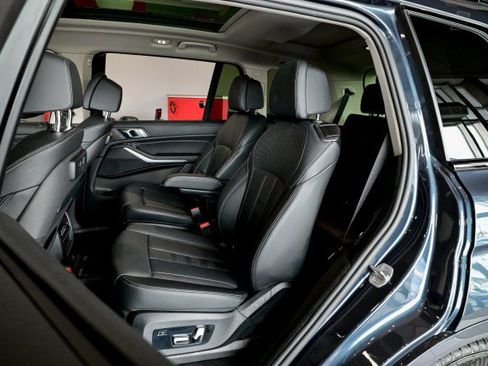 Used 2022 BMW X7 xDrive40i w/ Premium Package image 21