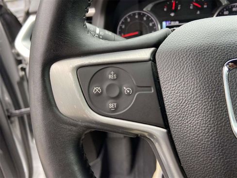 Used 2017 GMC Acadia SLT image 32