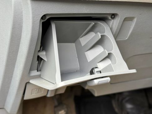 Used 2013 Toyota Sienna L FWD image 21