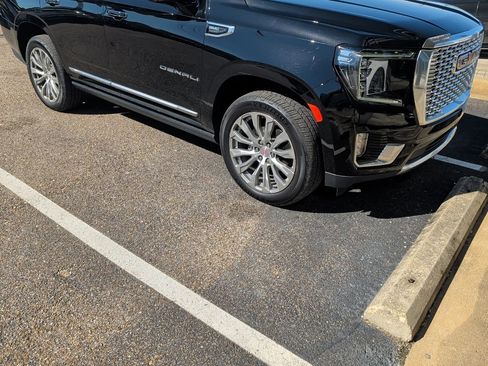 Used 2022 GMC Yukon Denali image 2