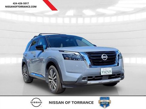 Used 2025 Nissan Pathfinder Platinum FWD image 1