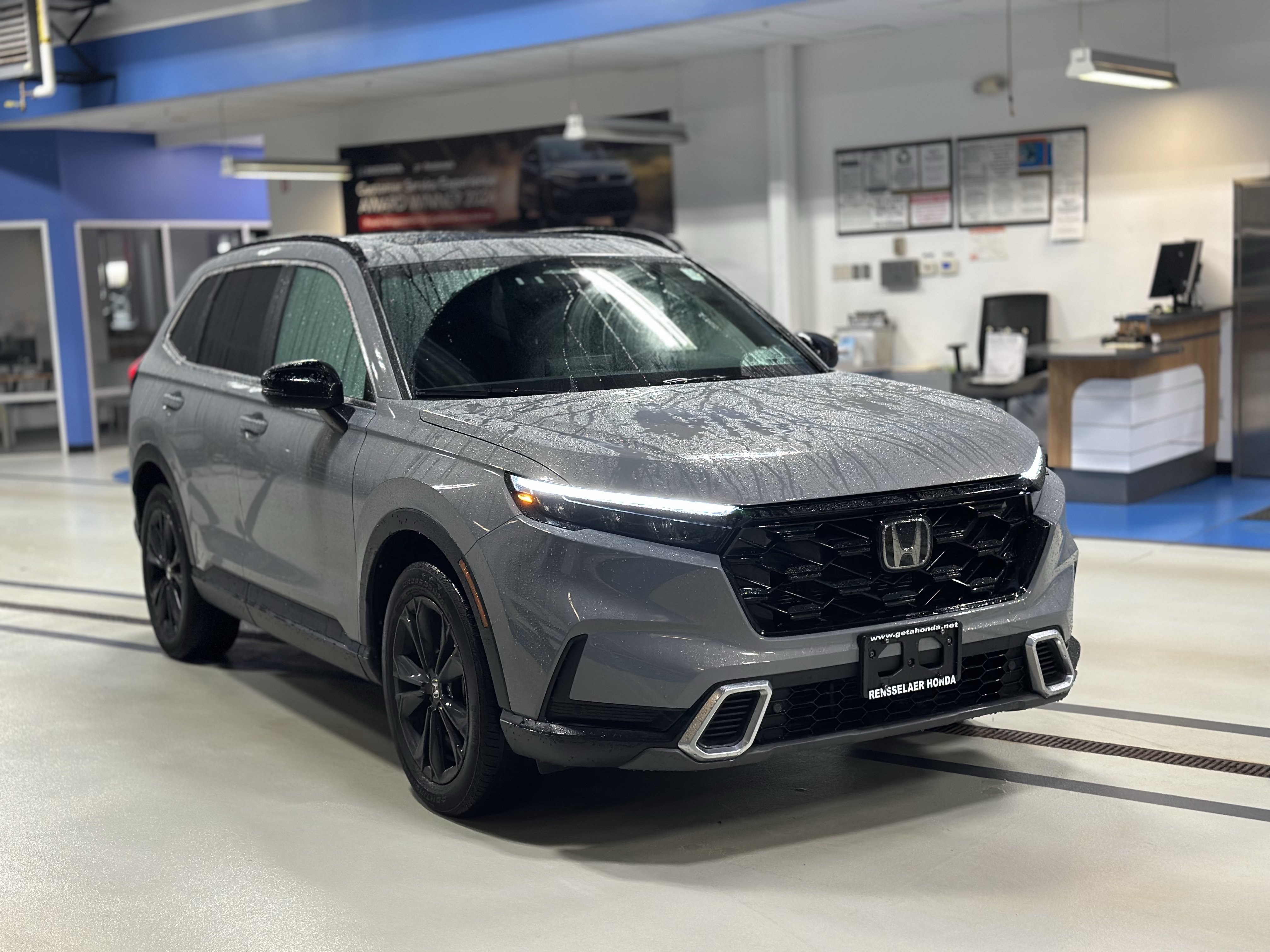 Used 2024 Honda CR-V Sport Touring image 3