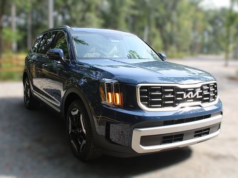 New 2025 Kia Telluride S image 16