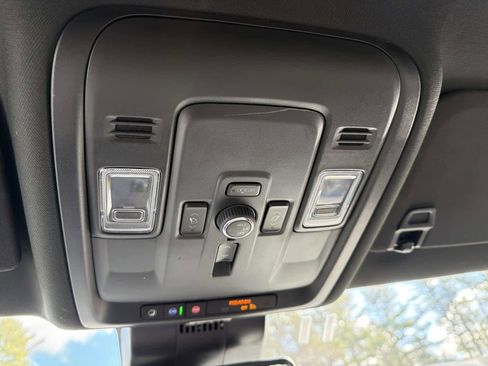 Used 2025 GMC Yukon Denali image 17