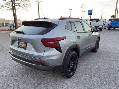 Used 2025 Chevrolet Trax ACTIV w/ Driver Confidence Package image 7