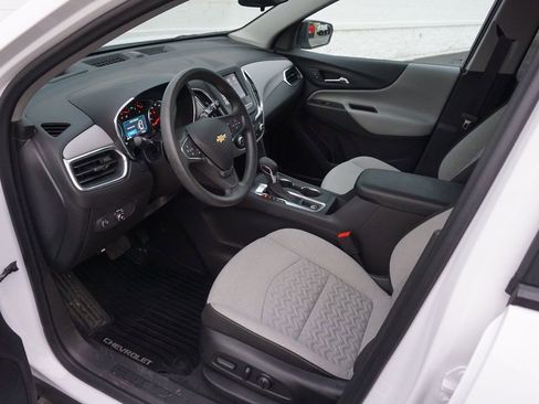 Used 2024 Chevrolet Equinox LS w/ LS Convenience Package FWD image 9