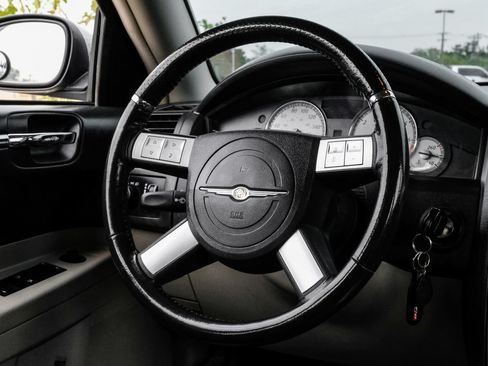 Used 2006 Chrysler 300 SRT8 w/ SRT Option Group II RWD image 12