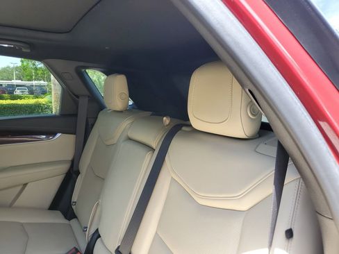 Used 2019 Cadillac XT5 Luxury image 12