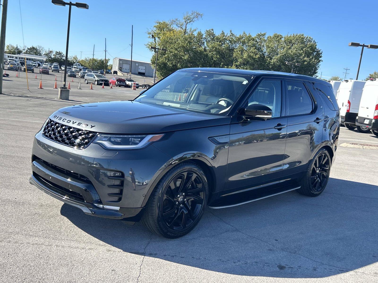Used 2025 Land Rover Discovery Dynamic SE AWD/4WD image 8