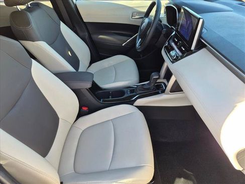 Used 2024 Toyota Corolla Cross XLE w/ Convenience Package FWD image 20