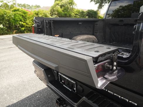 Used 2023 GMC Sierra 1500 Denali w/ Denali Reserve Package AWD/4WD image 11
