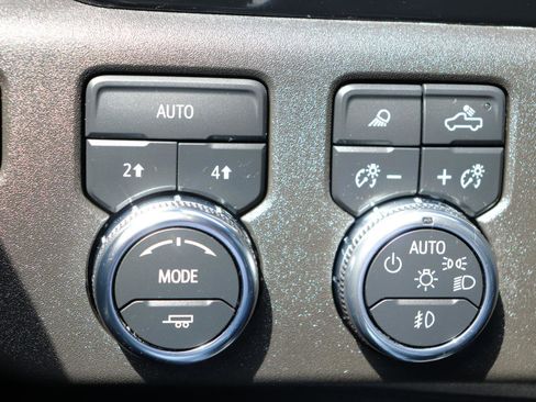 Used 2025 GMC Sierra 1500 SLT image 42