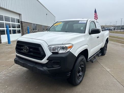 Used 2022 Toyota Tacoma SR image 4