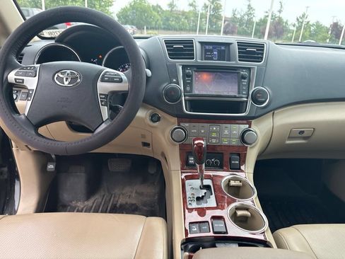Used 2013 Toyota Highlander Limited AWD/4WD image 23