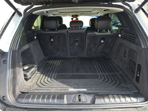 Used 2024 Land Rover Range Rover Sport SE AWD/4WD image 16