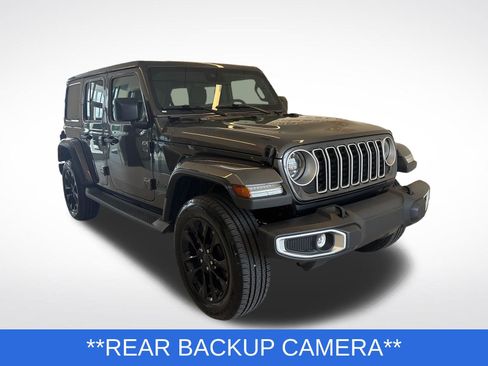 Used 2025 Jeep Wrangler Unlimited Sahara AWD/4WD image 4