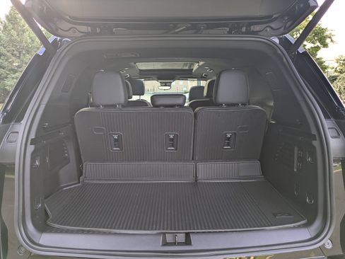 Certified 2025 Chevrolet Traverse High Country w/ LPO, Floor Liner Package AWD/4WD image 8
