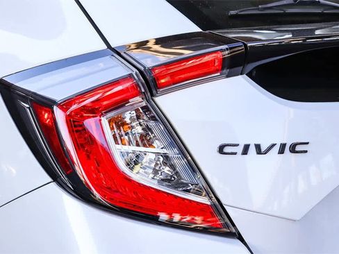 Used 2017 Honda Civic Sport image 9