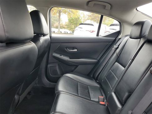 Used 2022 Nissan Sentra SR w/ SR Premium Package image 12