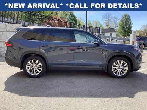 Used 2024 Toyota Grand Highlander AWD image 8