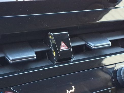 Used 2024 Toyota Camry SE FWD image 11