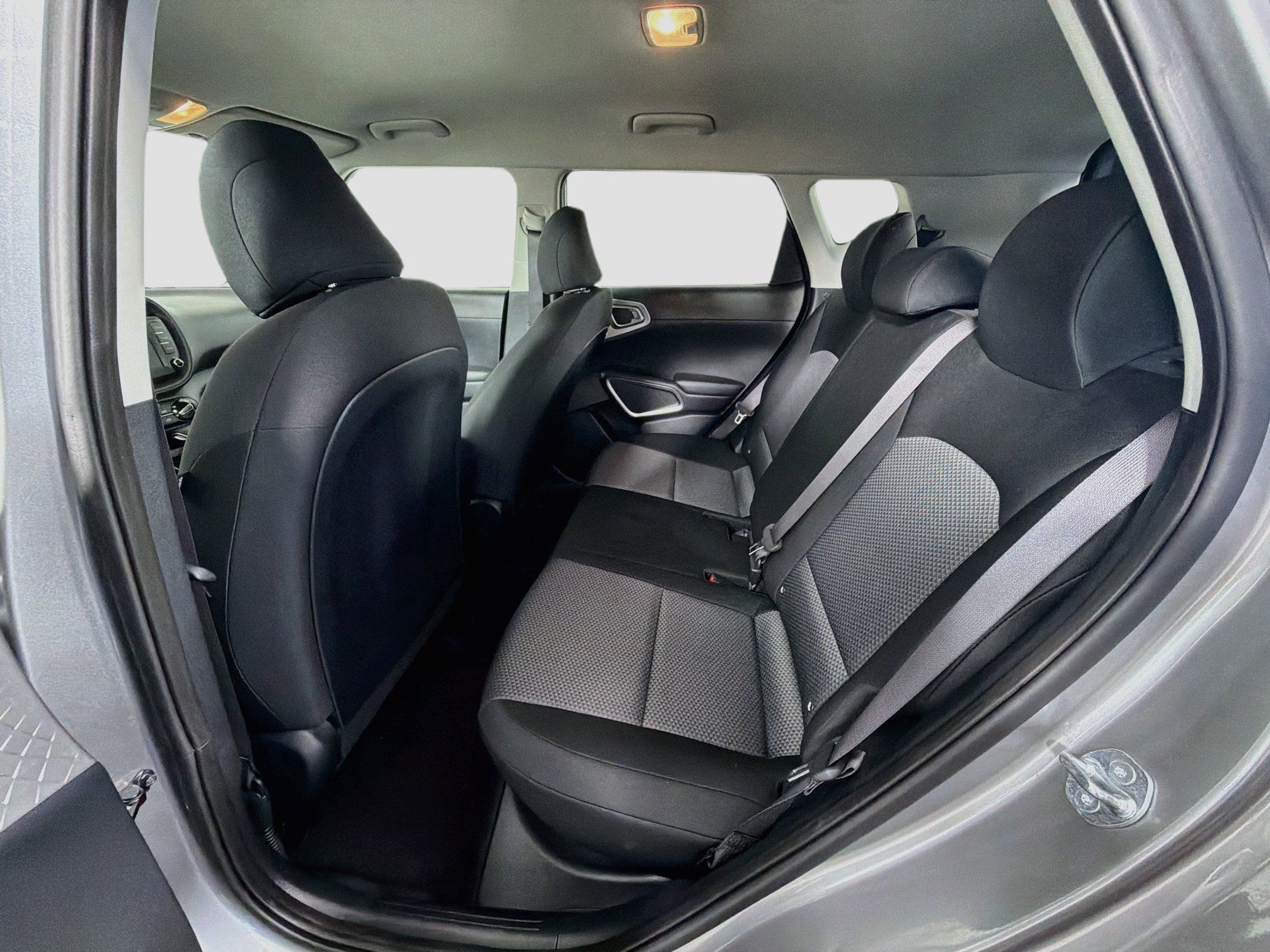 Used 2025 Kia Soul LX w/ LX Technology Package FWD image 26