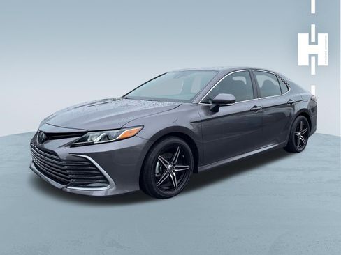 Used 2024 Toyota Camry LE w/ Convenience Package FWD image 3